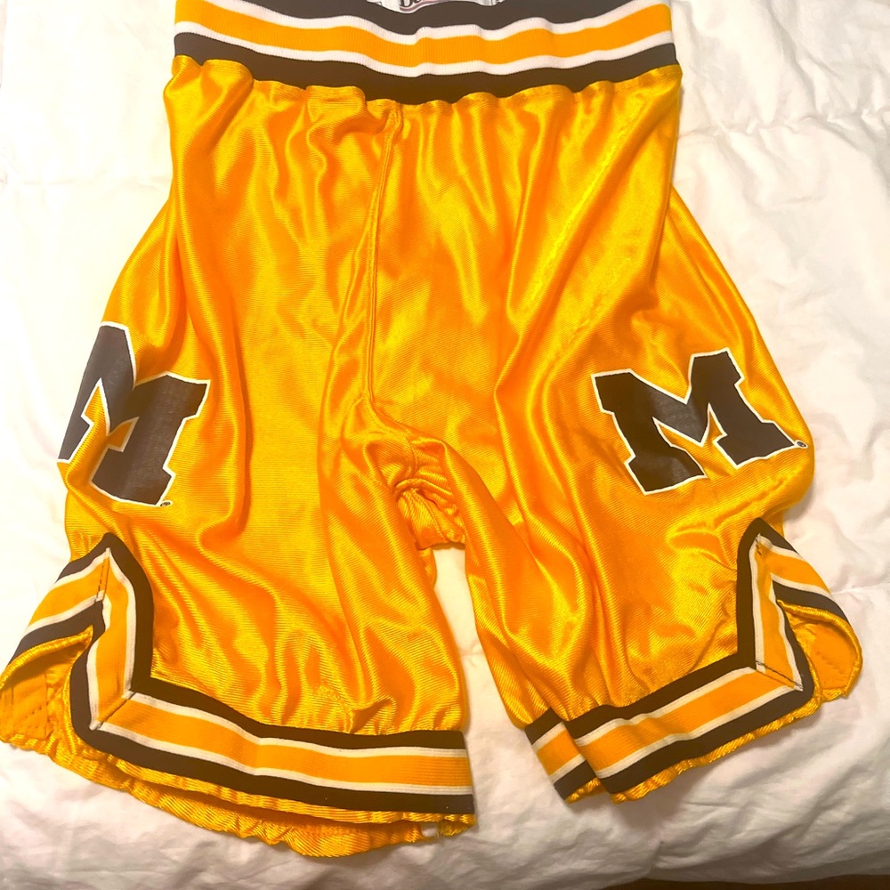 DeLONG U of M fab five era men’s basket all shorts.